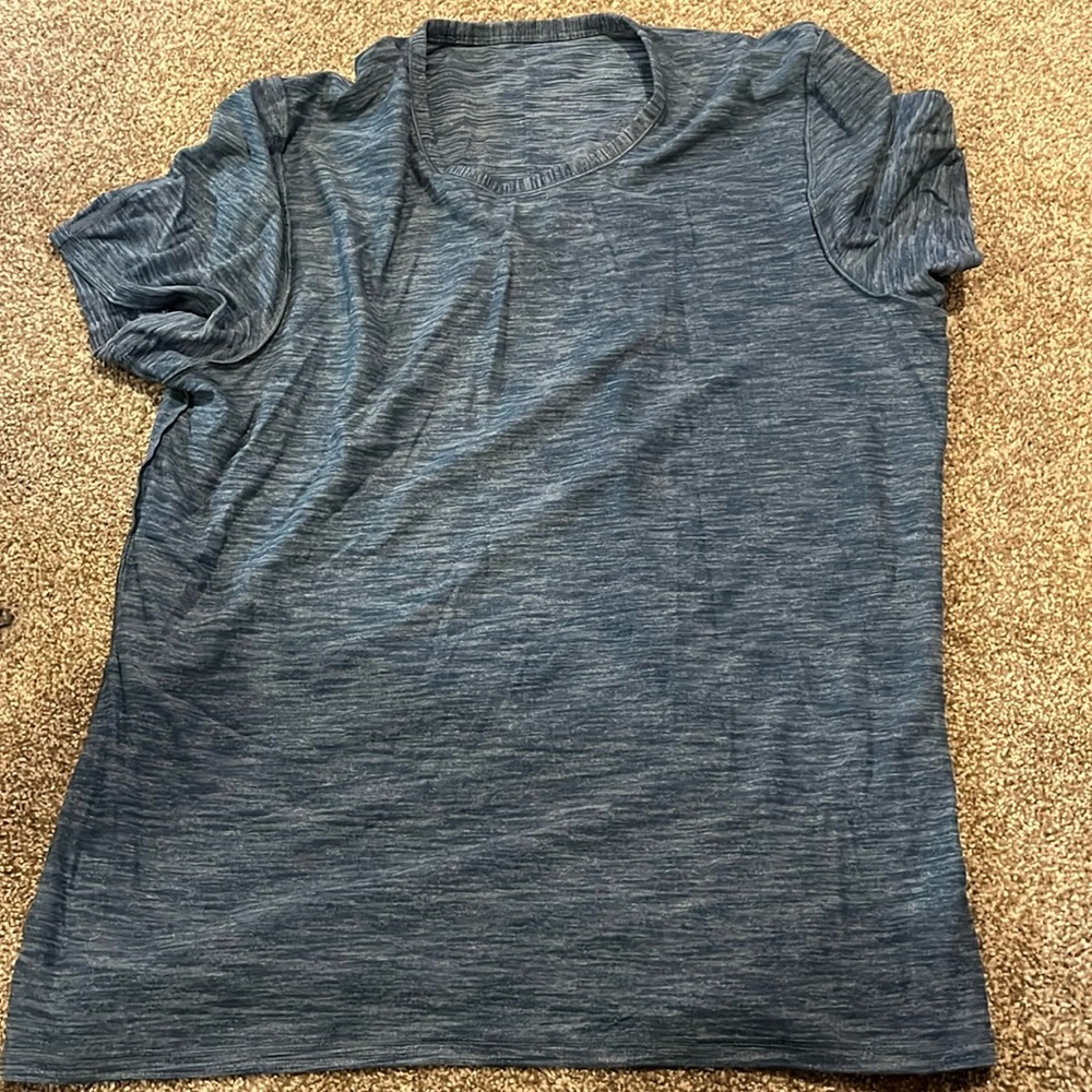 Lululemon t shirt
